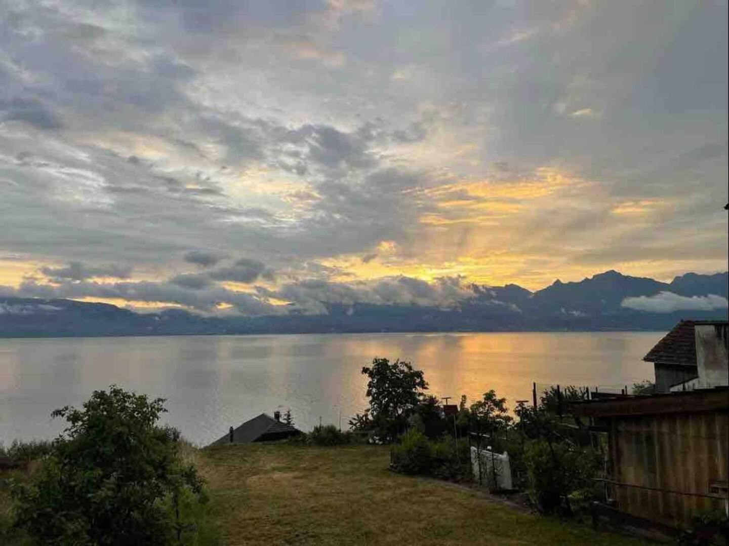 Chez Malou & Hugo Vue Lac Proche Suisse & Stations ! 圣金戈尔夫 外观 照片
